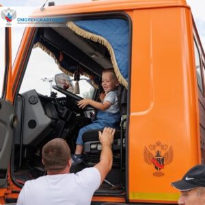 В Смоленске дети «потрогали грузовик»: праздник техники состоялся!