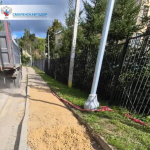 В Смоленске на улице Папанина ведутся работы по устройству тротуаров