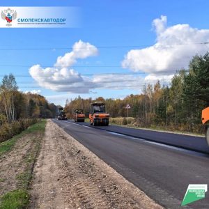 На одном из объектов Шумячского округа приступили к устройству верхнего слоя покрытия