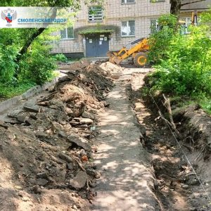 В Заднепровском районе приводят в порядок внутриквартальный проезд